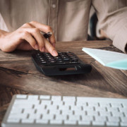 ПДВ в оборонних закупівлях: спеціальні ставки, підстави звільнення від сплати податку